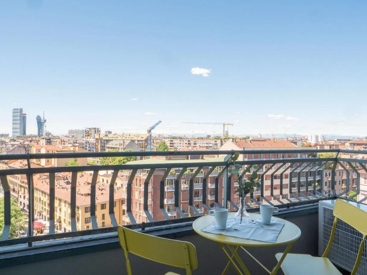 The Best Rent - Spacious One-Bedroom Apartment In Moscova District Milan Italy