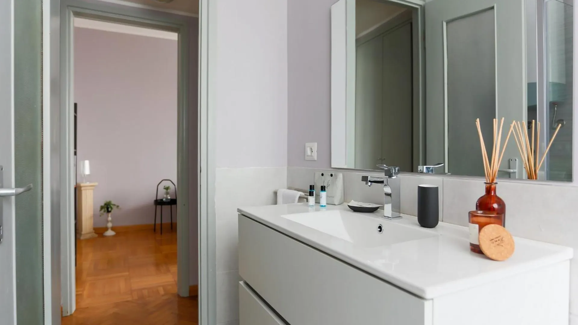 The Best Rent - Spacious One-Bedroom Apartment In Moscova District Milán 0*,  Italia
