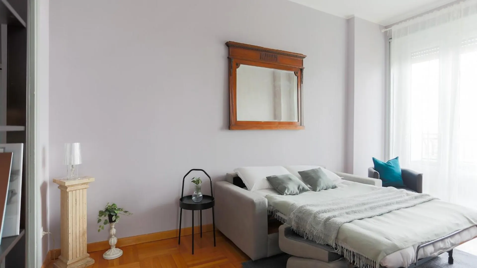 The Best Rent - Spacious One-Bedroom Apartment In Moscova District Milán Italia